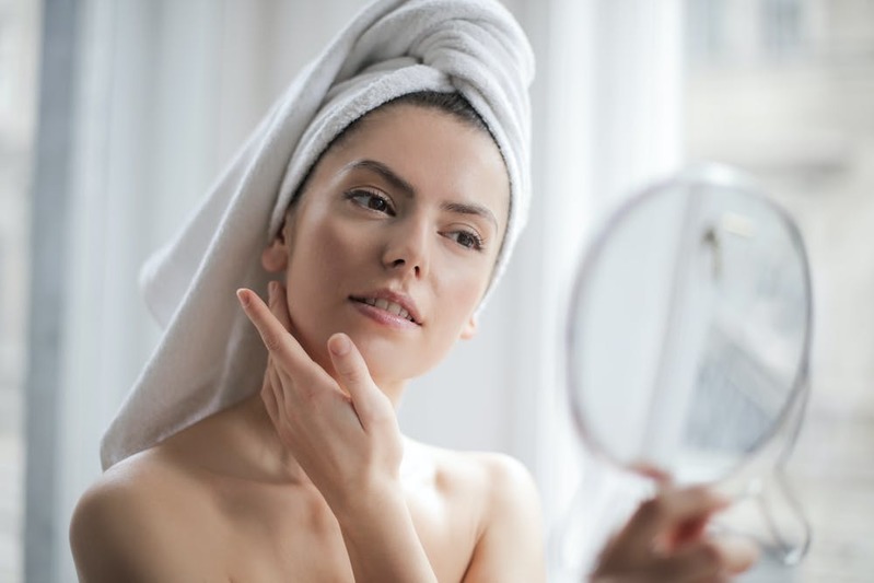 透明感がある女性の特徴は？モテる理由や透明感の出し方を解説！
