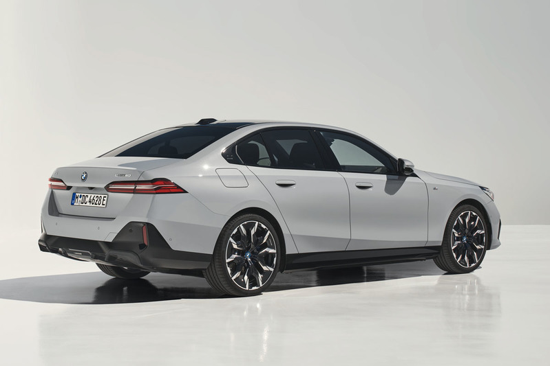 BMW5シリーズの8代目がデビュー　エグゼクティブを刺激する最先端装備を搭載