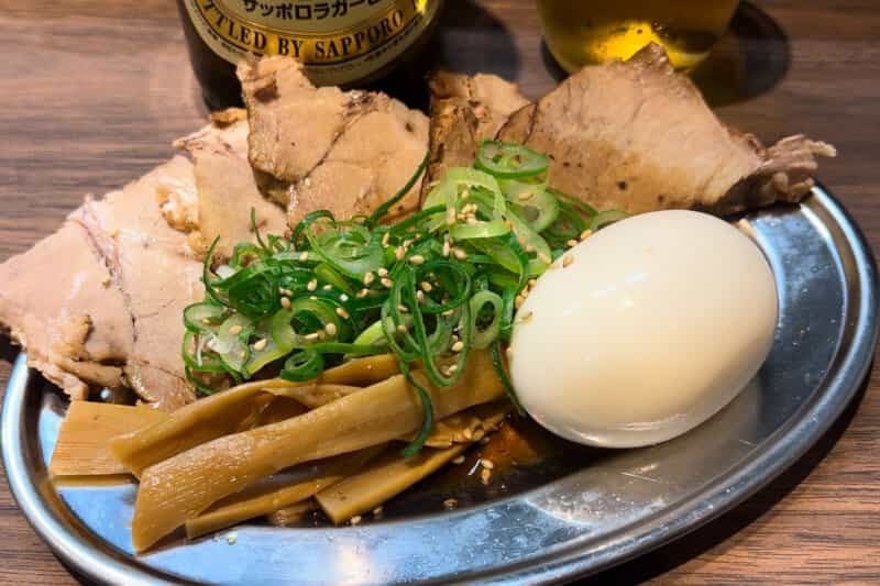 ラーメンも飲みも1軒で楽しめる｜西八王子『豚骨ソバ かなえ』