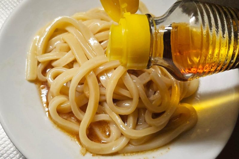 まるみキッチンの“冷製油うどん”が最高 めんつゆに戻れなくなりそう…