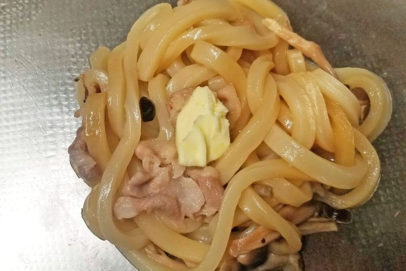 まみ氏の「甘辛バター醤油うどん」は仕事終わりに食べたい一皿　レンチンで手の込んだ料理に