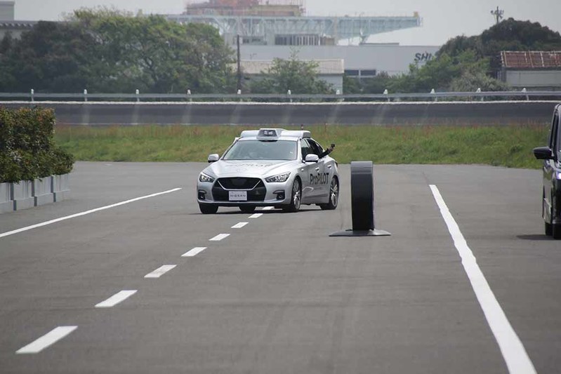 連続する衝突の危険を自動で回避！ 日産自動車が緊急回避性能の飛躍的な向上につながる運転支援技術を発表