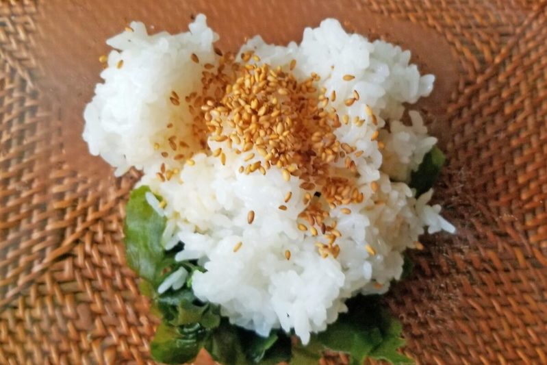 てぬキッチン氏の「すぐ出来るわかめご飯」は懐かしの味を爆速再現　給食の思い出が蘇る…