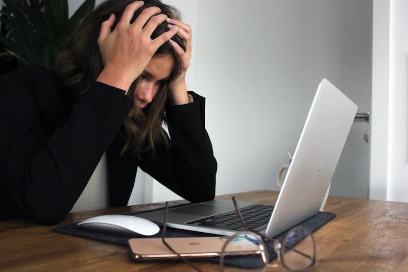 【怖い】冗談が通じない人の心理&特徴を解説!上手な付き合い方は?