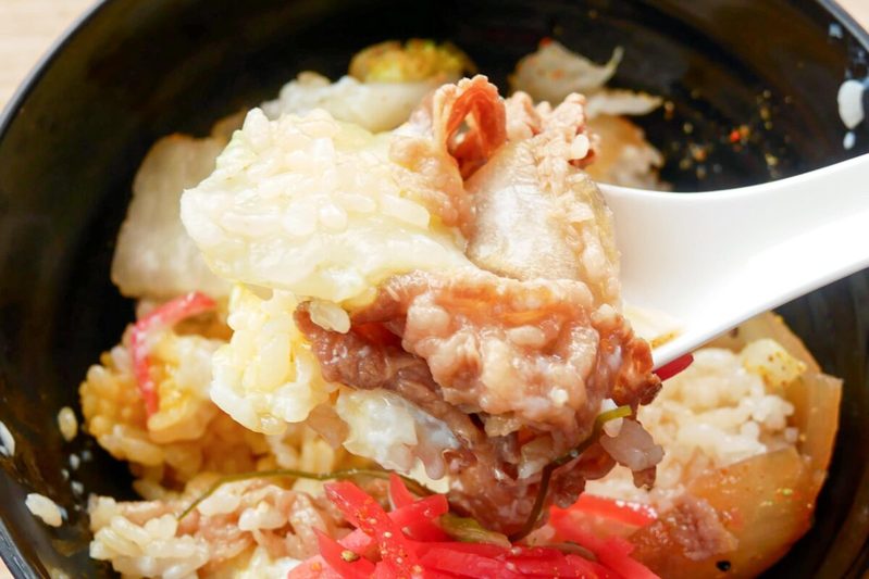 冷凍牛丼が劇的にウマくなる「アンジャ渡部の食べ方」 食べる前に“コレ”をする