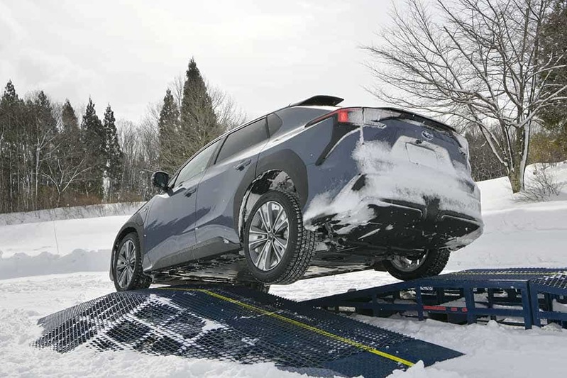 これってスバル車の中でも一番雪道で安定して走れるモデルかも!?「スバル ソルテラ」【河口まなぶ動画試乗インプレッション】