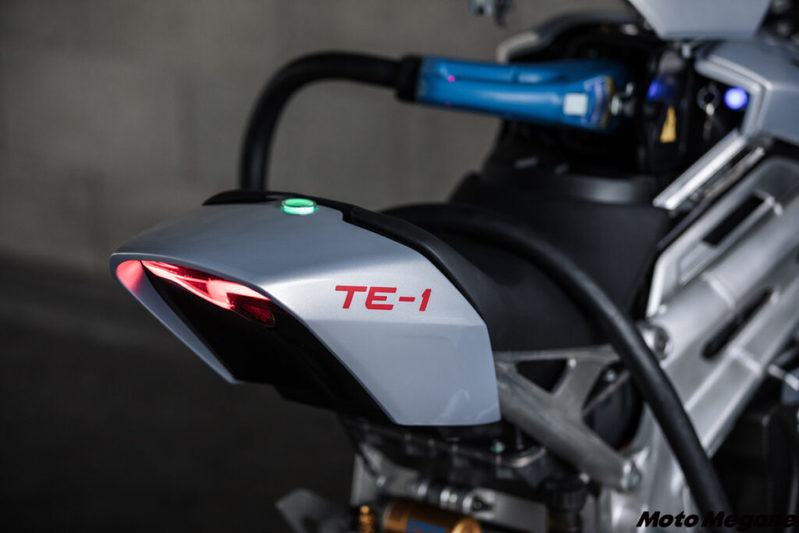 177馬力の最高出力で0-100km/h加速3.7秒！トライアンフの電動スポーツバイク「TE-1」が最終テスト完了！