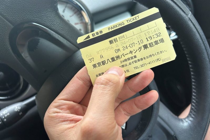 おっさんが運転中にしがちな行為、女性の半数がドン引きしていたが…　実は「合理的」と判明