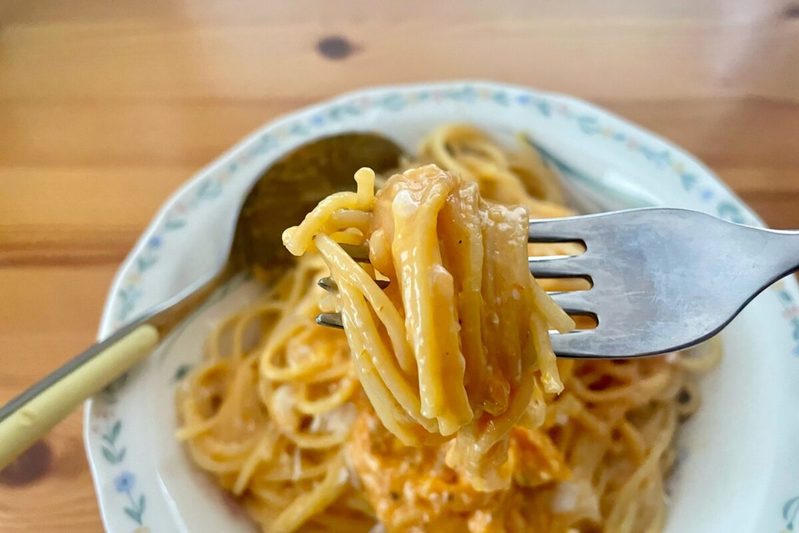 ハマごはんの「Wチーズトマたまパスタ」はフライパン1つで作れて激うま　濃厚な味がクセになる