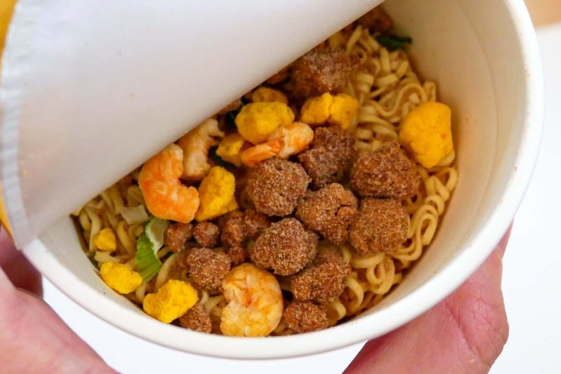 あのイオンが強気価格　数量限定の「159円カップ麺」が贅沢すぎる…