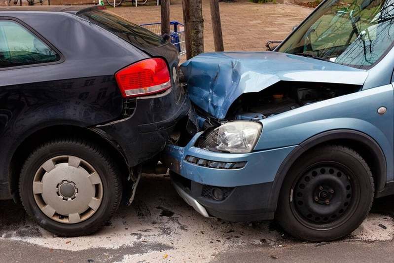 追い越された車が悪くなることも？追い越し追突事故の過失割合は「事例を見ても参考にならない」ってホント？