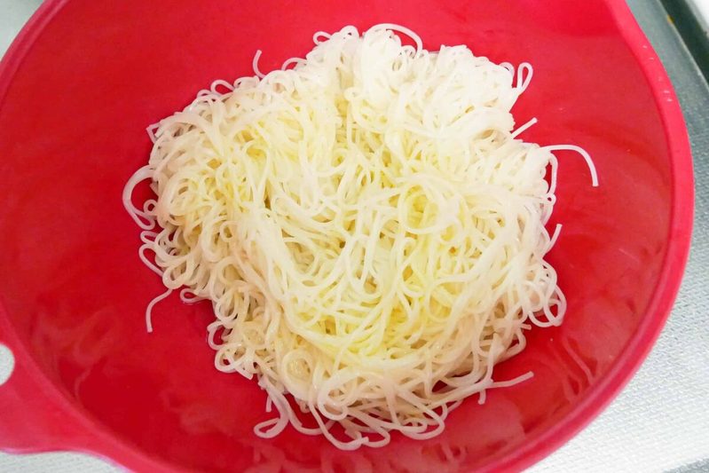 めんつゆに飽きたらこれ　川越シェフ、もやしを使う「まかないパスタ風そうめん」が絶品