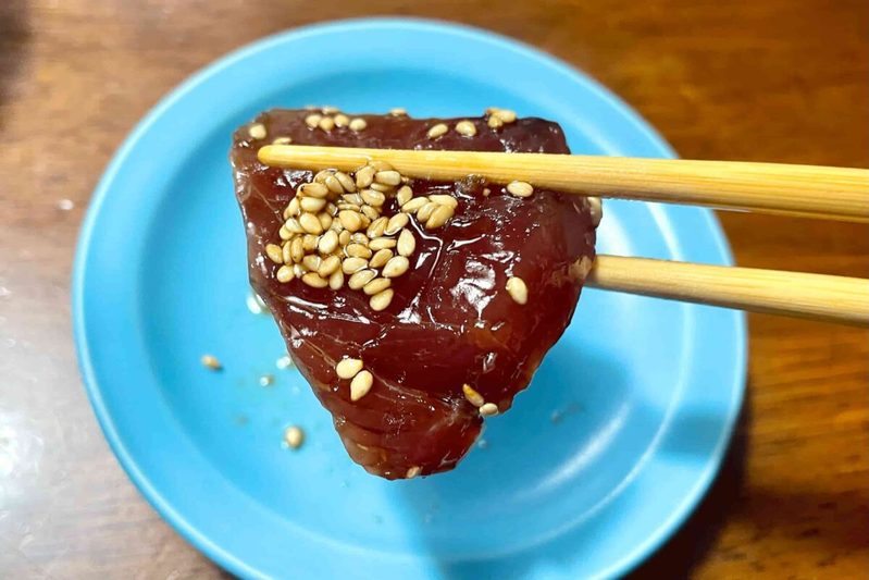 カツオの刺身、にんにくと生姜なしでもウマい 臭みなしでやみつきの「新しい食べ方」