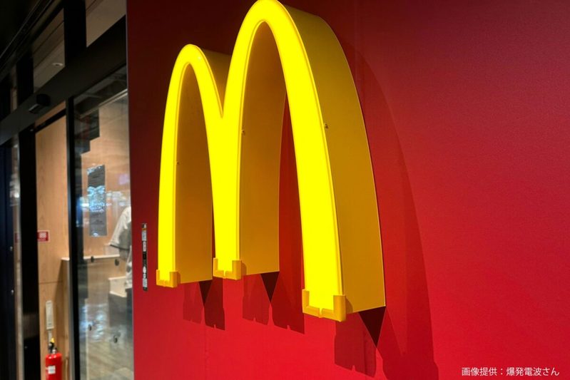 マクドナルド店頭の巨大ロゴ、隠された秘密にハッとした　「優しすぎる正体」に称賛の声