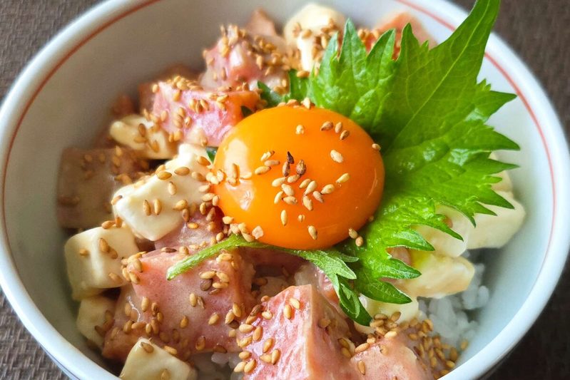 ご飯に乗せて食べてみて　ごちそう丼ができるサーモンの簡単アレンジ