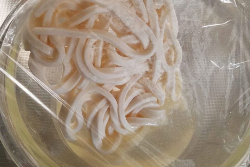 まるみキッチンの「やる気1％でウマ塩うどん」は常備調味料で作れる　シンプルながらパンチのある味