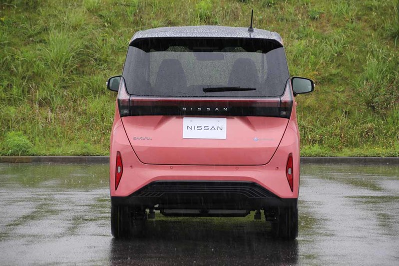 カー・オブ・ザ・イヤー受賞は伊達じゃない! 日産「サクラ」、受注5万台を突破。手軽にできる自宅充電が高評価か