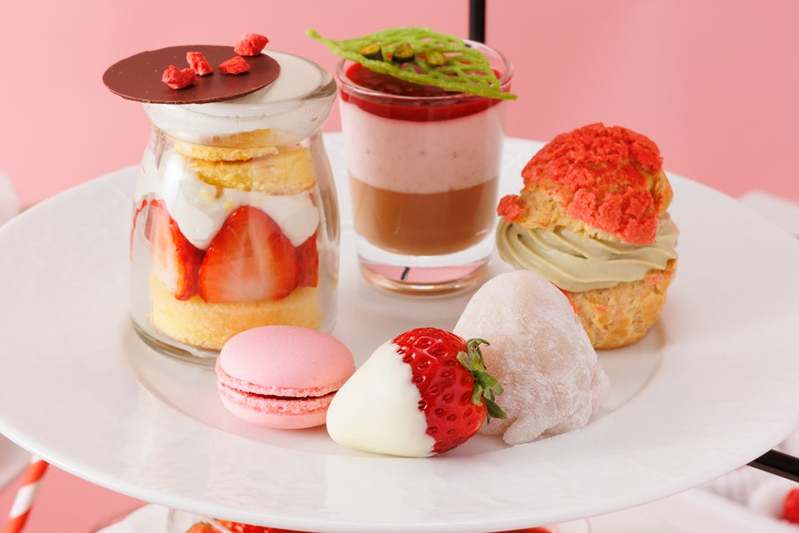 一口では食べきれない、特大サイズの大阪産（もん）いちご“紅ほっぺ”も楽しめる！「ストロベリーアフタヌーンティー」を販売