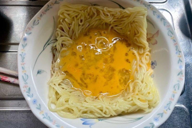 リュウジ氏の「卵かけラーメン」がヤバい美味しさ　レンチンでこの味に仕上がるのは驚き…