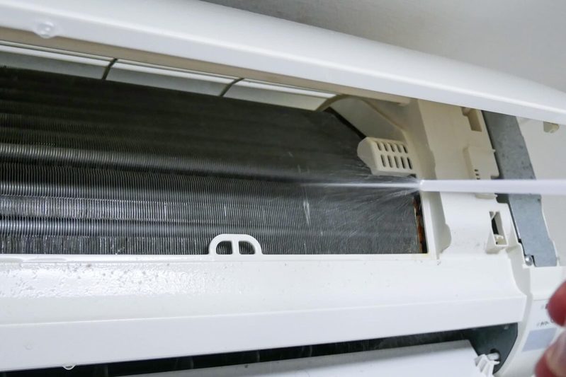 マツコが驚いた“汚れごっそり”のエアコン掃除 「かけただけでキレイになってない!?」