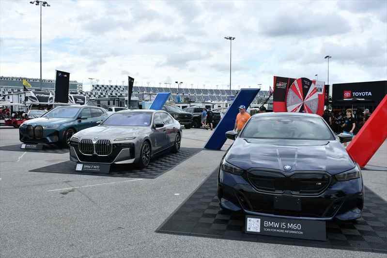 初のアメリカ、デイトナ24時間レース取材で大興奮！ でも運転マナーはフランス人と似てた!?【池ノ内ミドリのジャーマン日記】