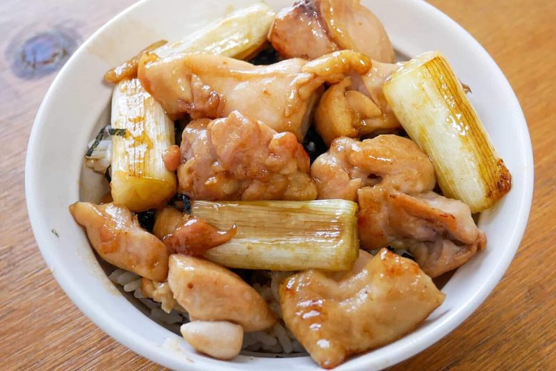 うなぎの次はこれ食べて　蒲焼のタレで作る鶏もも肉の激ウマ丼【頑張らない夏ごはん】