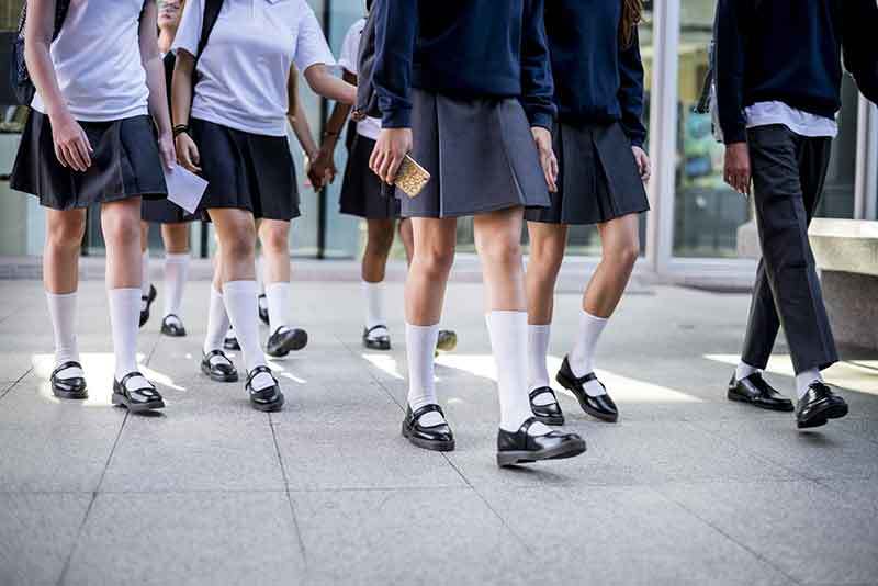 女子高校生が着用したいのはスカート？ スラックス？ 現役高校生たちのリアルな回答が話題に！
