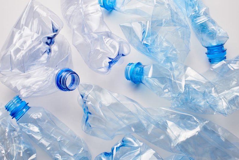 従来の10倍近い効率でリサイクルできる「持続可能な新プラスチック」が開発される