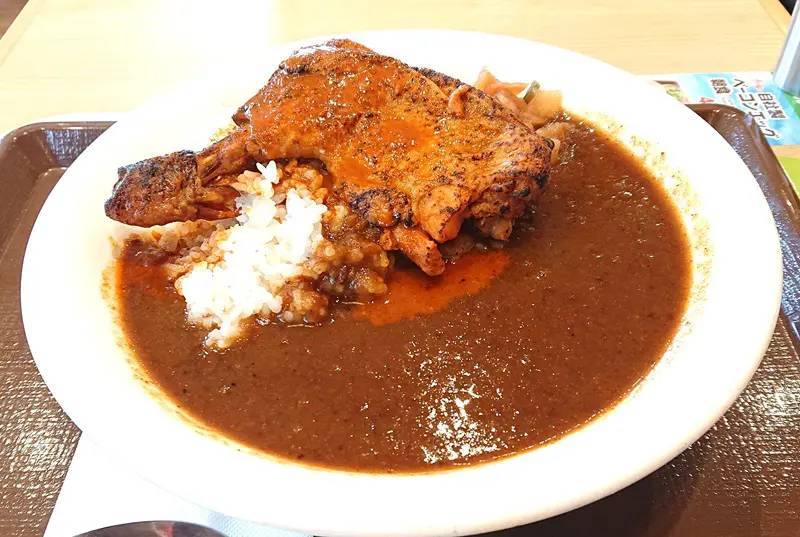 すき家が「タンドリーチキンカレー」発売！　食べに行ったら皿の上が一瞬で骨だけになった件