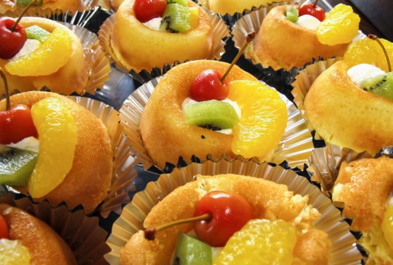 「サバラン」とはどんな洋菓子？「ババ」とは別物なの？かけられている洋酒にはどんなものがある？