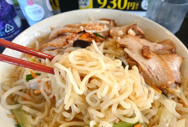 幸楽苑の「メガたんめん」を爆食　なんとチャーシュー10枚に野菜450g！