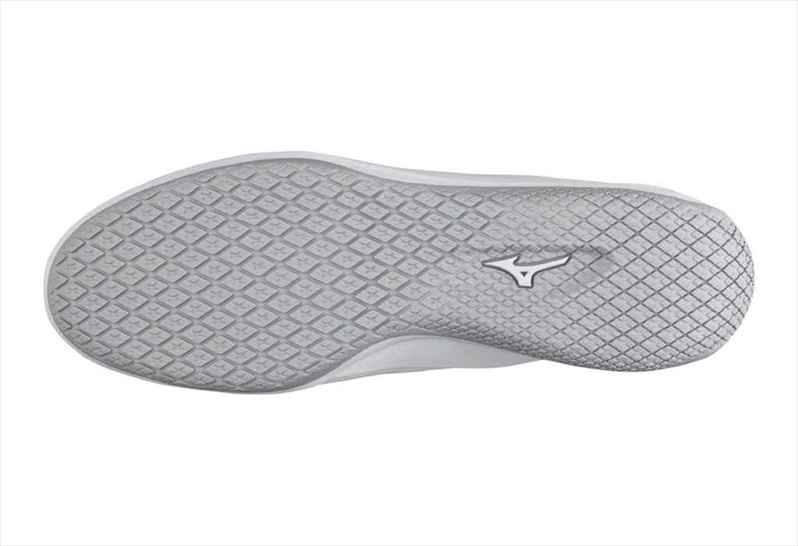 4カ月で6000足を売り上げた大人気のミズノドライビングシューズ「BARECLUTCH」に女性ユーザー待望の新サイズがラインナップ！
