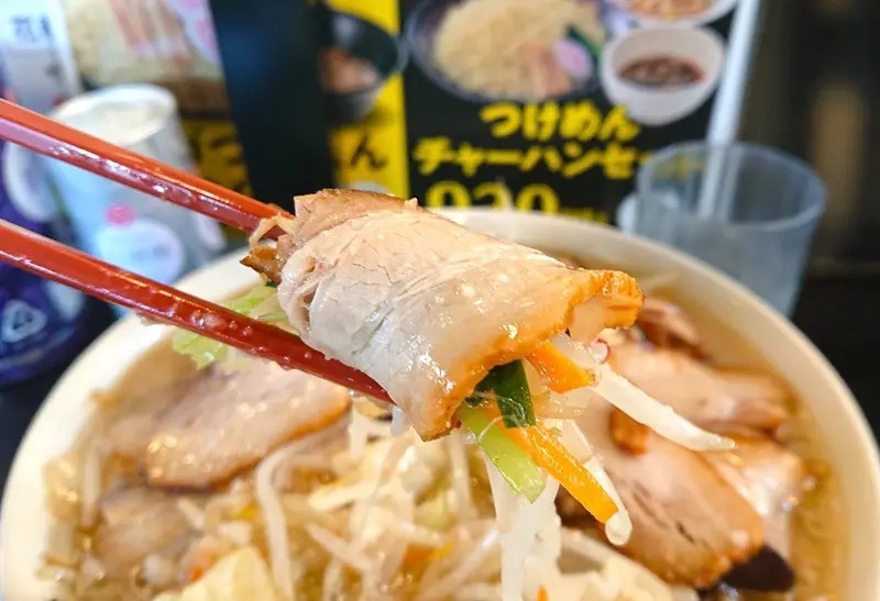 幸楽苑の「メガたんめん」を爆食　なんとチャーシュー10枚に野菜450g！