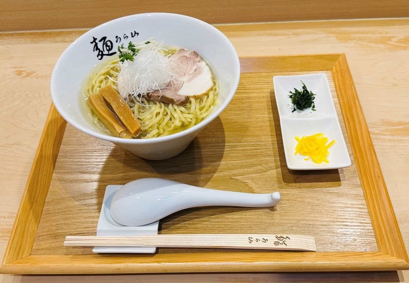 北陸の旬の食材で握る創作鮨「鮨うら山」がプロデュースするラー メン店「麺うら山　栄本店」が2023年2月2日にグランドオープン！