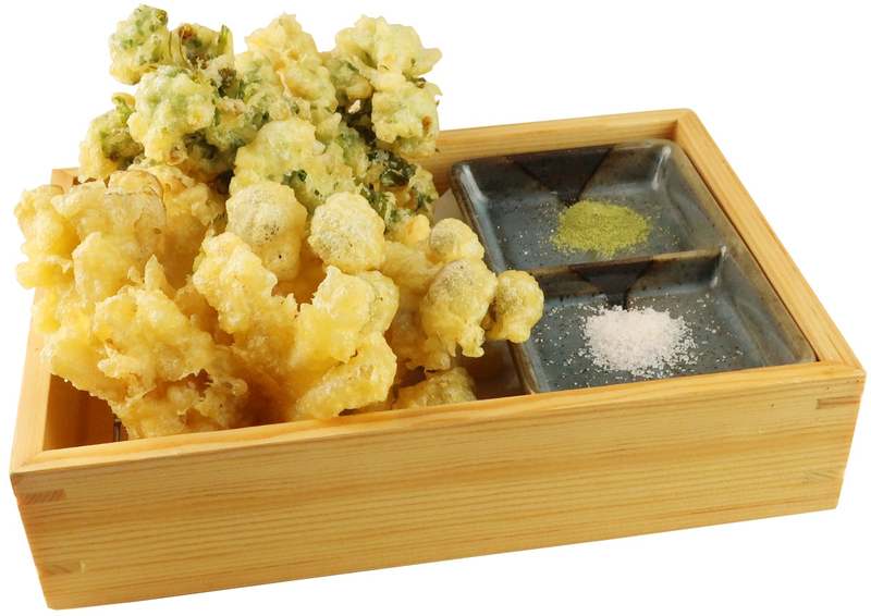 大衆寿司居酒屋「鮨 酒 肴　杉玉」最後の仕上げをお客さまの目の前で！「炎の藁焼き鰹にぎり」や“生ずわい蟹”を贅沢に使用した一皿が登場する『鰹と旨ネタ』フェア開催！