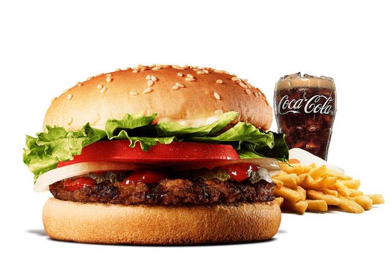 バーガーキング®の“ビッグマウス”は直火焼きだから旨い！炎で焼いた香ばしい100％ビーフから肉の旨味が溢れ出す　ダブルビーフにベーコン8枚「ベーコンブースター」ビーフ3枚に贅沢チーズ「チーズ＆チーズ」