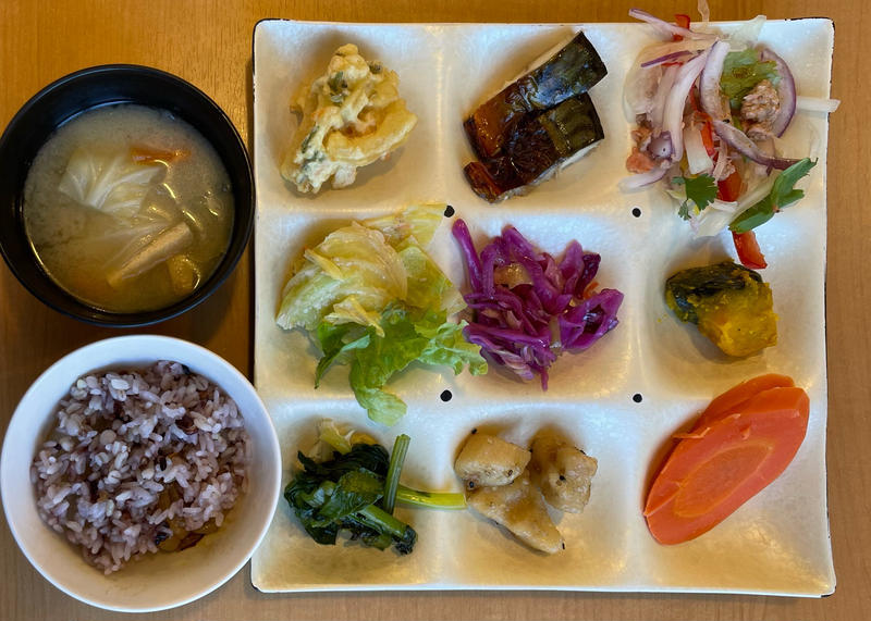 体に優しい野菜料理を好きなだけ♪自然食バイキングのお店『はーべすと』