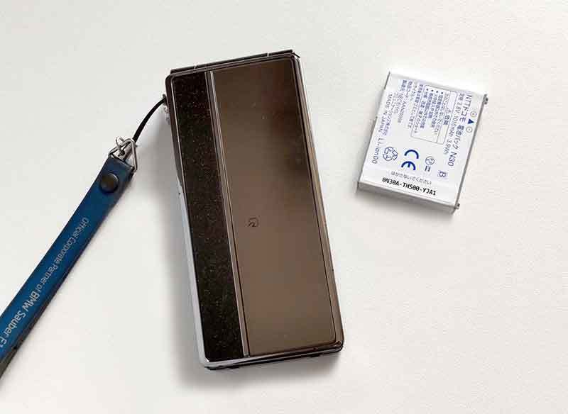 おじさんがいまだに「ガラケー」を使い続けている納得の理由とは?若年層には理解できないかも
