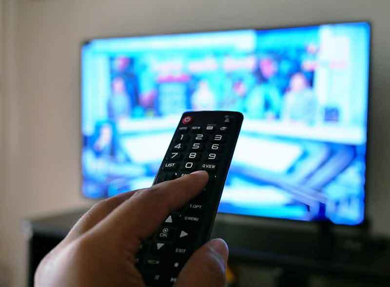 リビングで見るのにちょうど良いテレビのサイズは? 調査で分かった圧倒的な1位となったのは意外にも…?