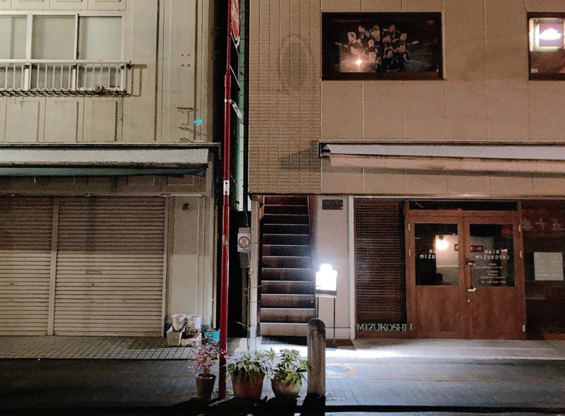 Rockをこよなく愛するマスターとのひと時が最高！『シラサキbar』