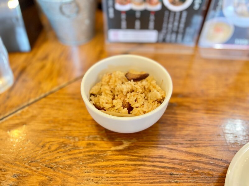 ツルモチ自家製麺の塩つけ麺が自慢！炊き込みご飯付で嬉しい『十八製麺』