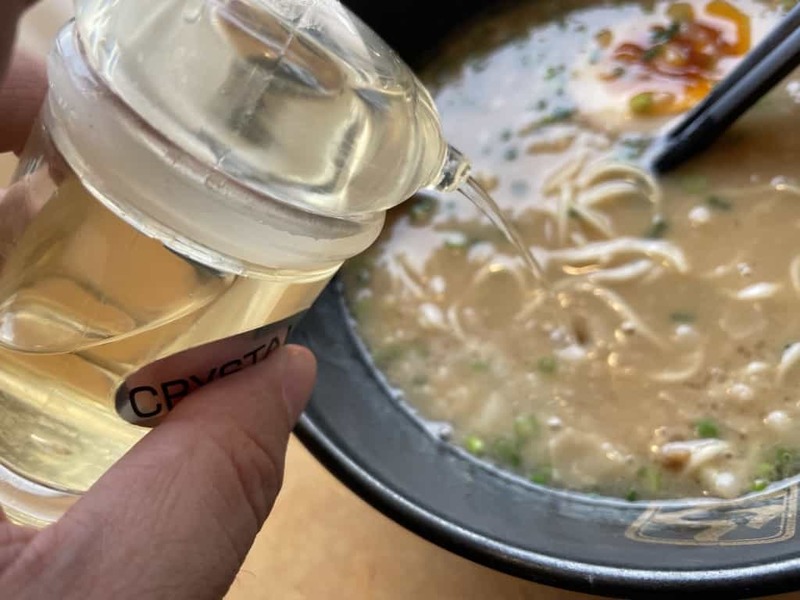 トロットロのスープが麺に絡みつくその名も「濃いラーメン」（天下一品のラーメンよりはサラリとしてます）