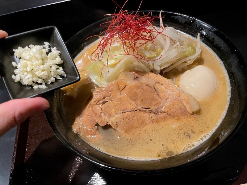 見た目ヘビーなのに優しい一杯！1日20食限定の無化調二郎系ラーメン