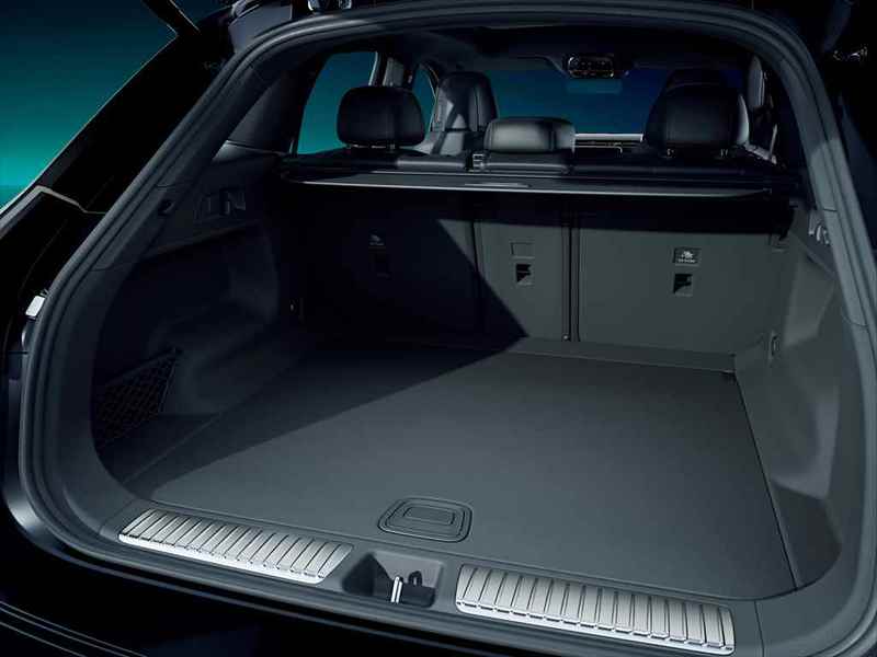 BEVのミドルクラスSUVカテゴリーに新たな旋風を巻き起こす!? メルセデスベンツ「EQE SUV」が発表！