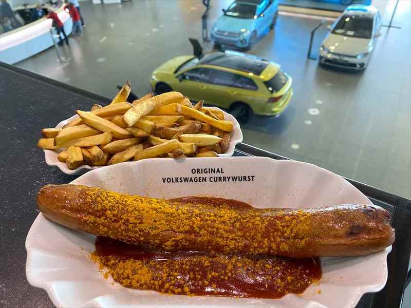 VW本社のアウトシュタットはスケールも超特大！ 名物のカリーブルストも堪能しました！【池ノ内ミドリのジャーマン日記】