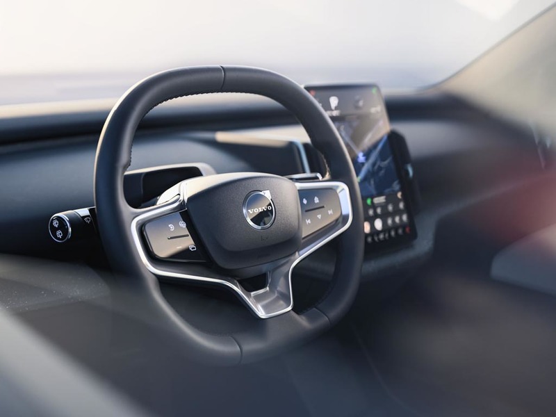 斬新なスタイルながらボルボらしさも散りばめられたデザインが魅力的! BEVのコンパクトSUV「ボルボEX30」発表