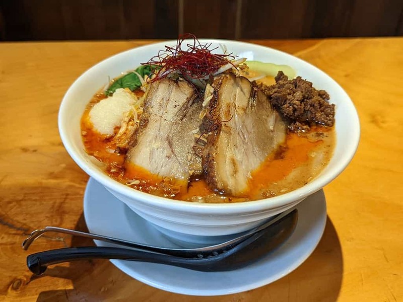 【四川担々麺 赤い鯨】ガツンと大盛り！インスパイア系担々麺「赤い九治郎」を期間限定販売