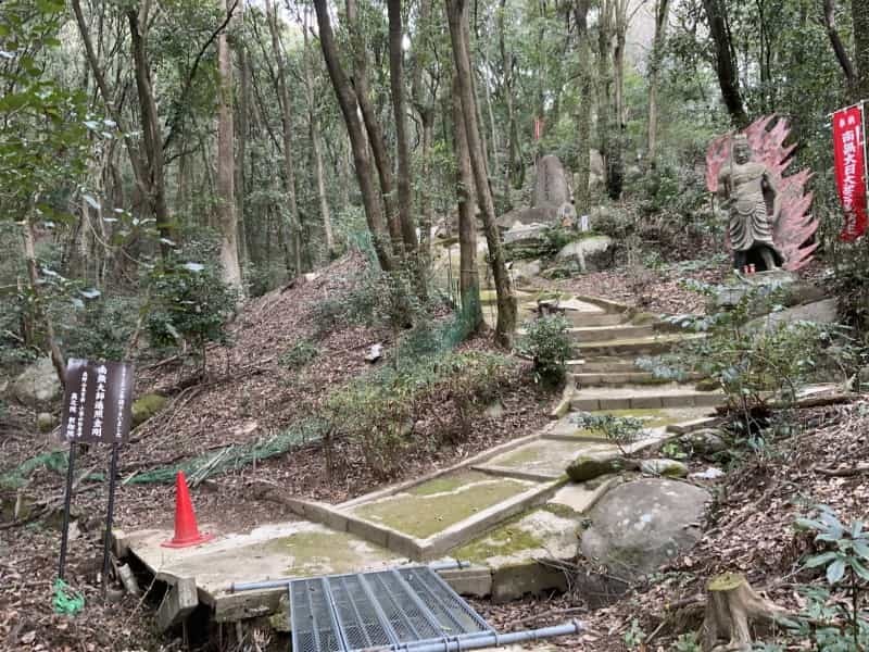 何だここ！玉名の山中で遺跡みたいな場所にたどり着いた先に巨大な仏像「大釈迦坐像」がいた