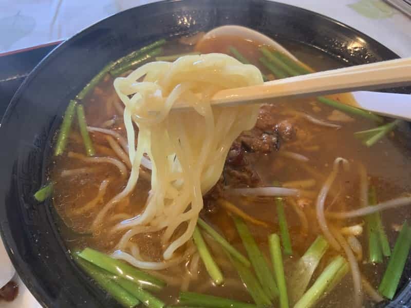 炭水化物に炭水化物の幸せ　良町の「金源飯店」で台湾ラーメンと麻婆豆腐丼のセットがピリッとたまらない！