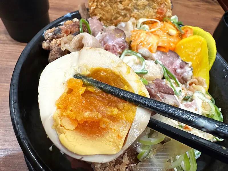 すた丼の聖なる一杯「極み肉玉ツリーすた丼」実食　一口ごとの多幸感がヤバッ！